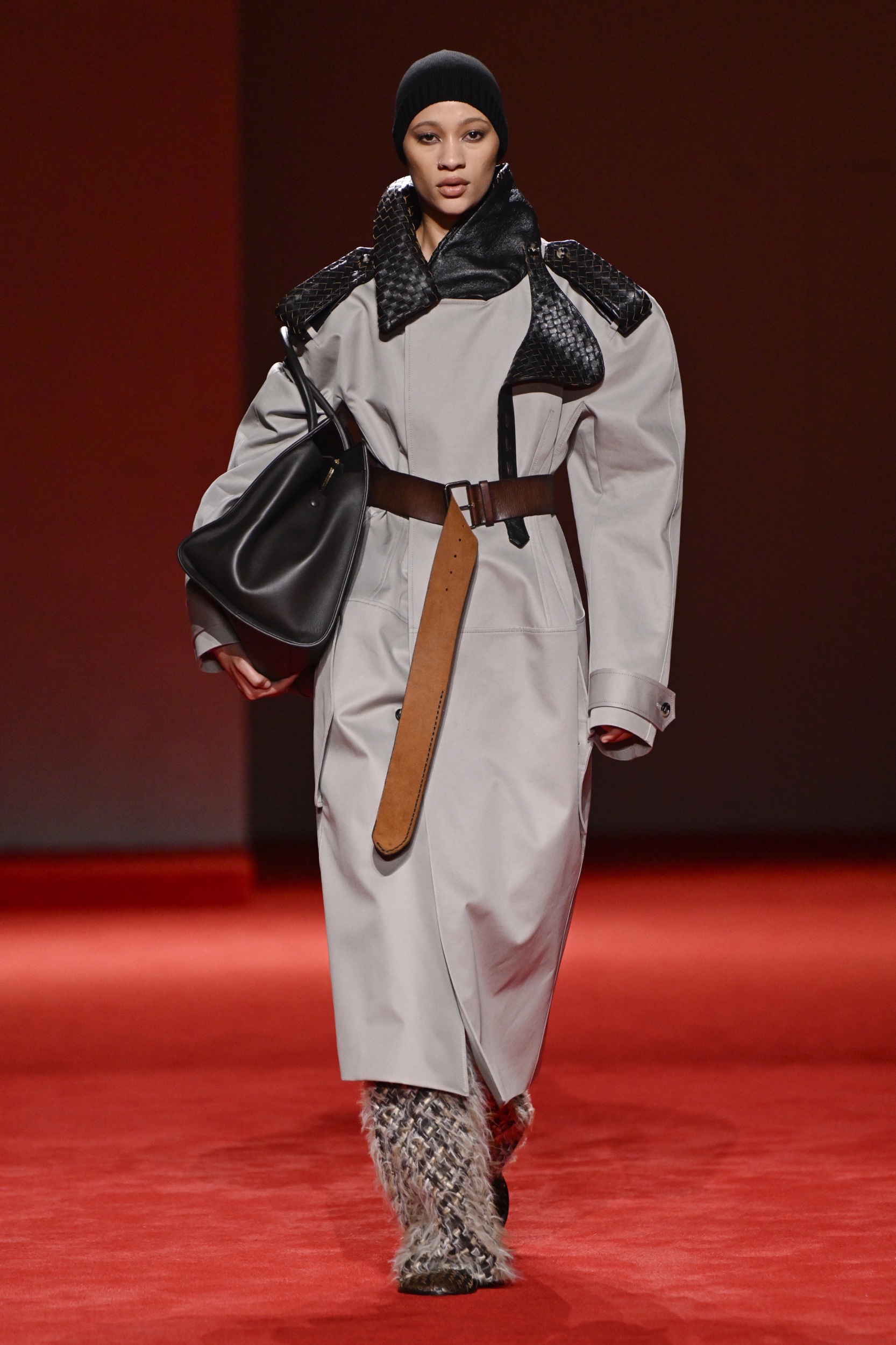 Bottega Veneta FW26: Όλες οι αντιθέσεις του Μιλάνου σε μία συλλογή-1