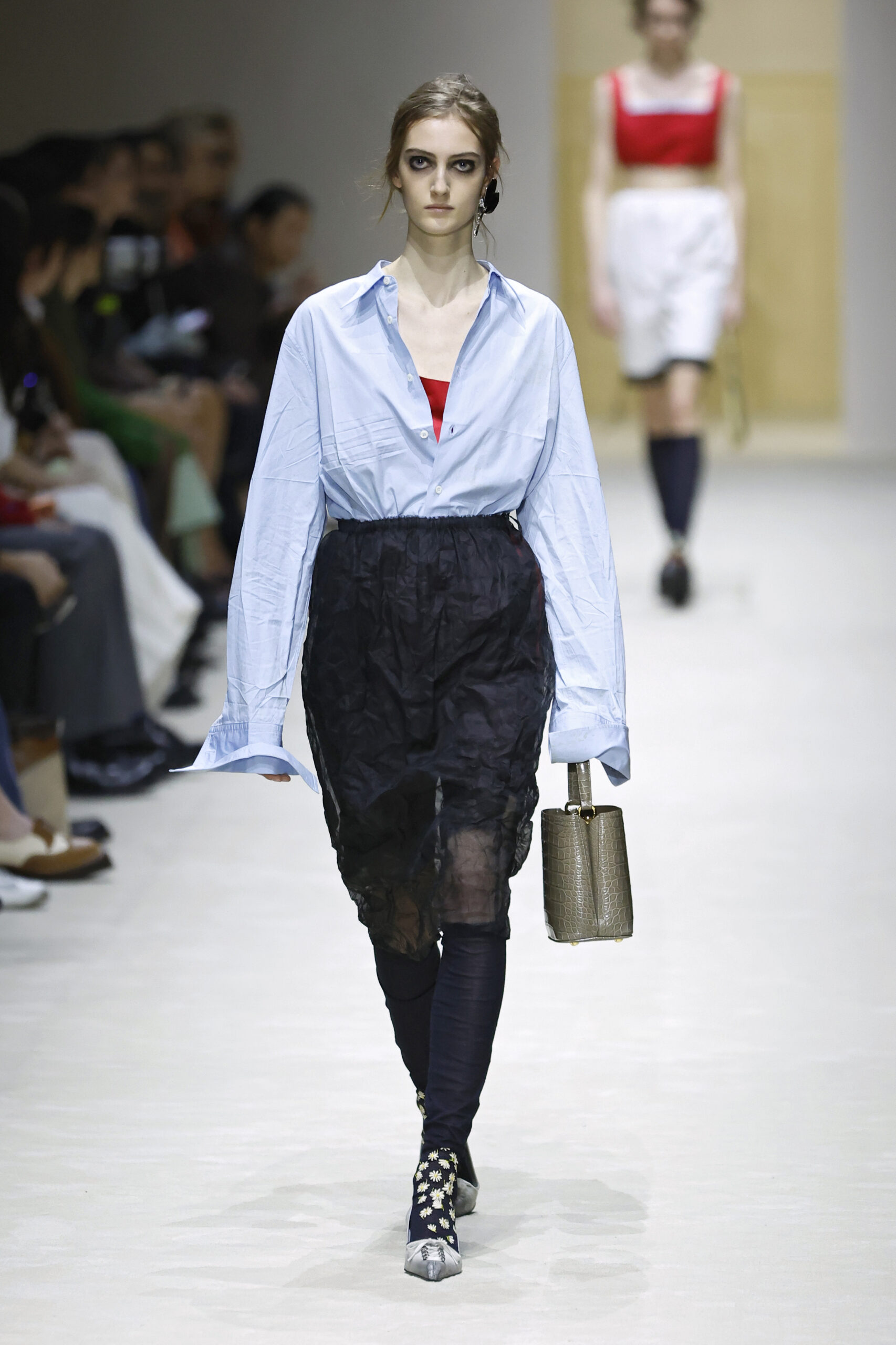 Κόκκινο και μπλε: Το χρωματικό combo που καθορίζει το στυλ της άνοιξης-3