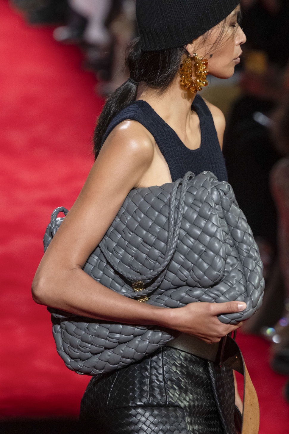 Bottega Veneta FW26: Όλες οι αντιθέσεις του Μιλάνου σε μία συλλογή-2