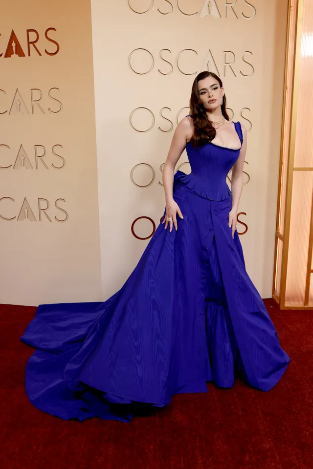 Oscars 2026: Όλα τα look στο κόκκινο χαλί-50