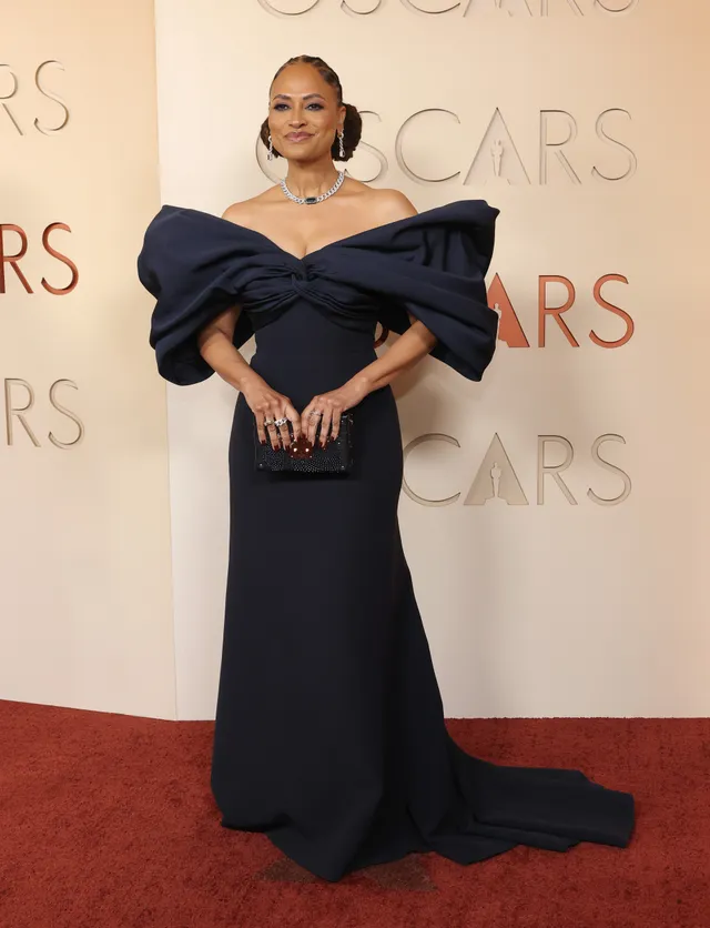 Oscars 2026: Όλα τα look στο κόκκινο χαλί-18