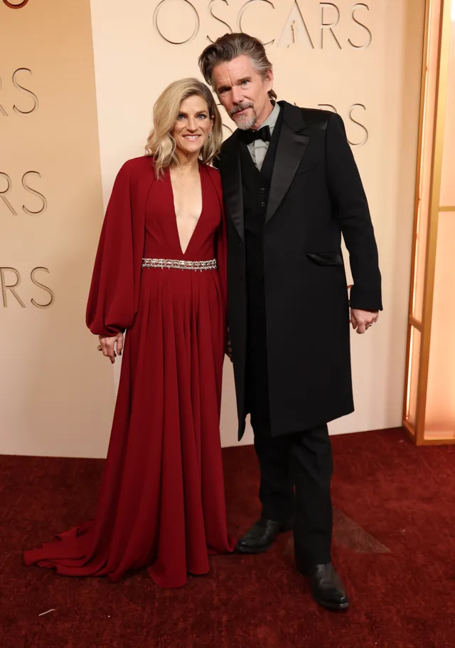 Oscars 2026: Όλα τα look στο κόκκινο χαλί-24