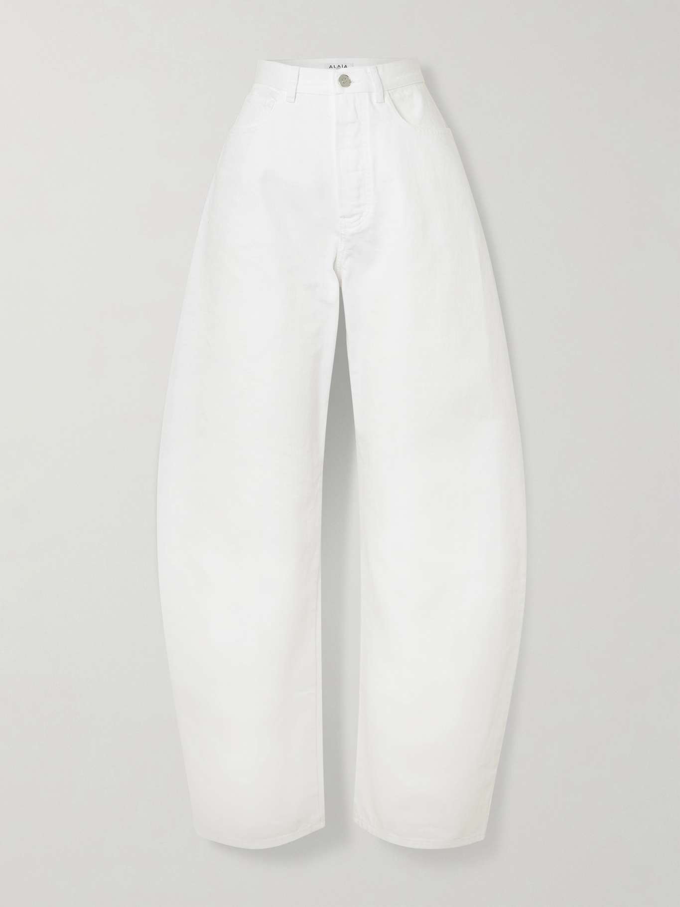 Barrel jeans: Είναι τάση την άνοιξη 2026-2