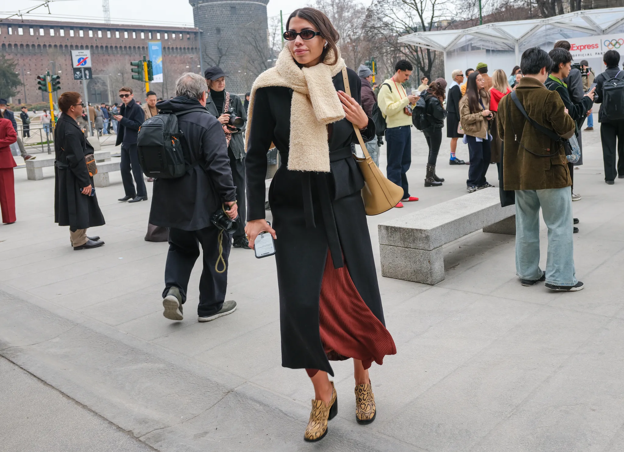 Τι φορούν τώρα στο Μιλάνο: Street style μαθήματα έξω από τα shows-2