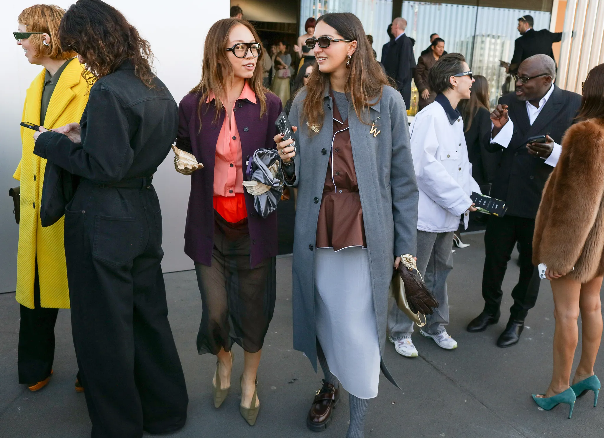 Τι φορούν τώρα στο Μιλάνο: Street style μαθήματα έξω από τα shows-26