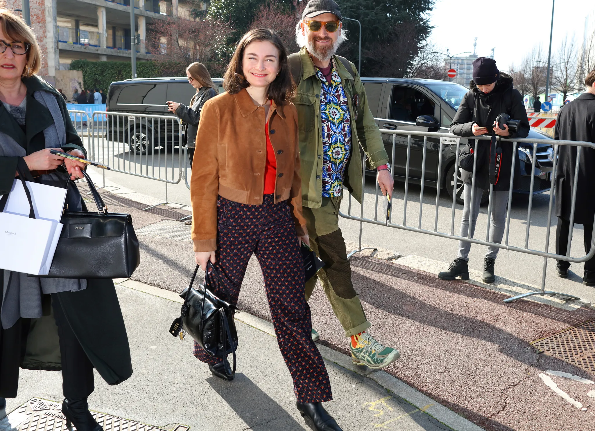 Τι φορούν τώρα στο Μιλάνο: Street style μαθήματα έξω από τα shows-22