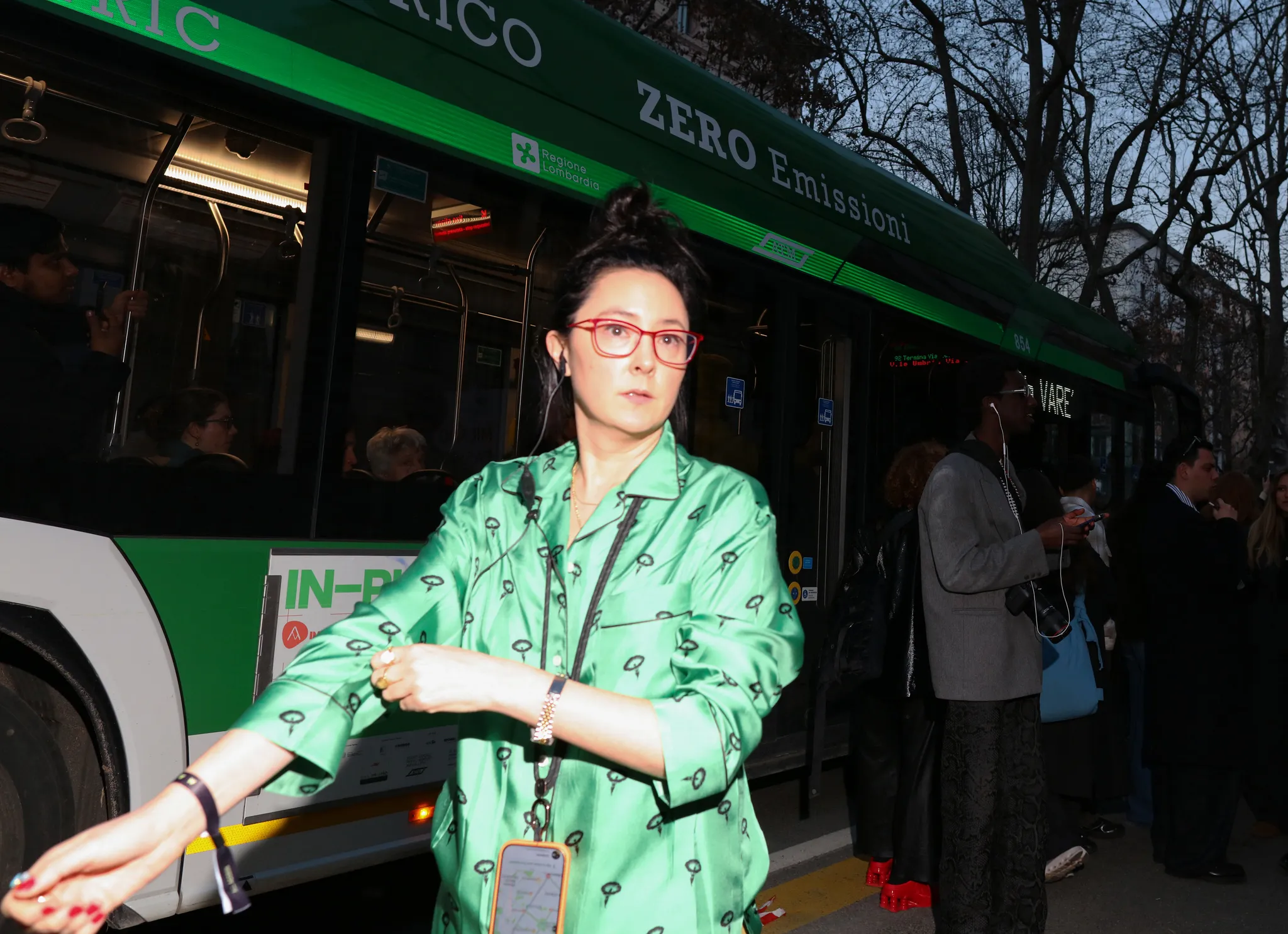 Τι φορούν τώρα στο Μιλάνο: Street style μαθήματα έξω από τα shows-19