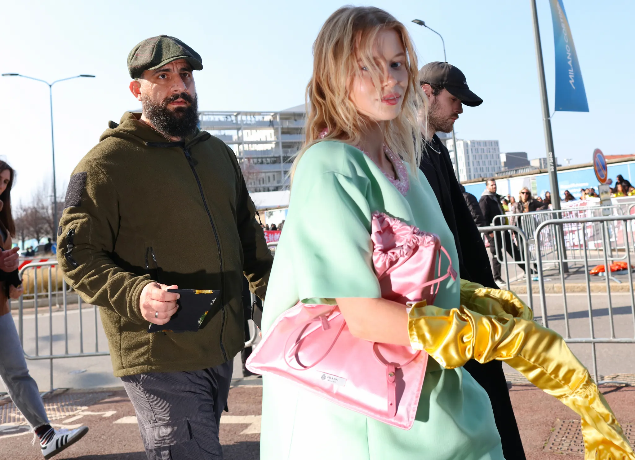 Τι φορούν τώρα στο Μιλάνο: Street style μαθήματα έξω από τα shows-15
