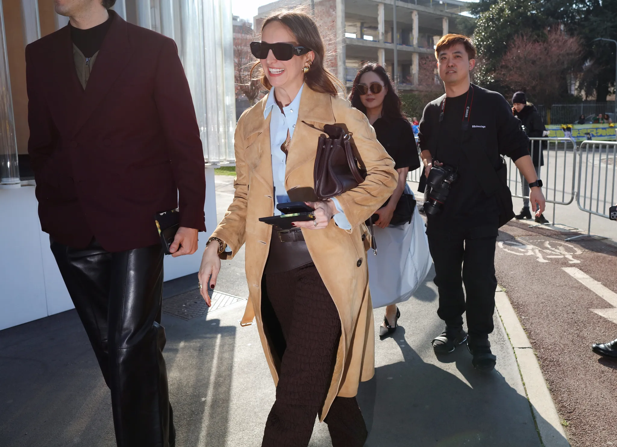 Τι φορούν τώρα στο Μιλάνο: Street style μαθήματα έξω από τα shows-13