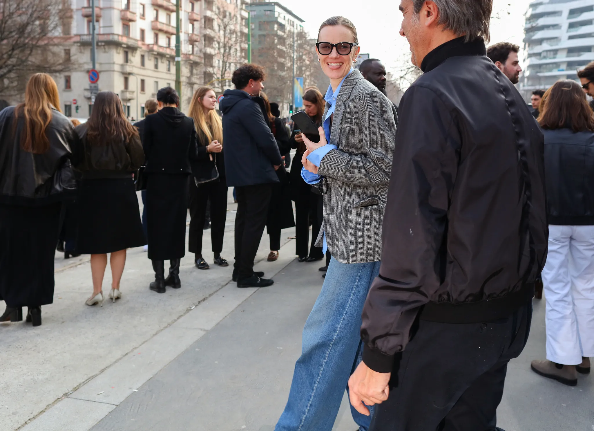 Τι φορούν τώρα στο Μιλάνο: Street style μαθήματα έξω από τα shows-9