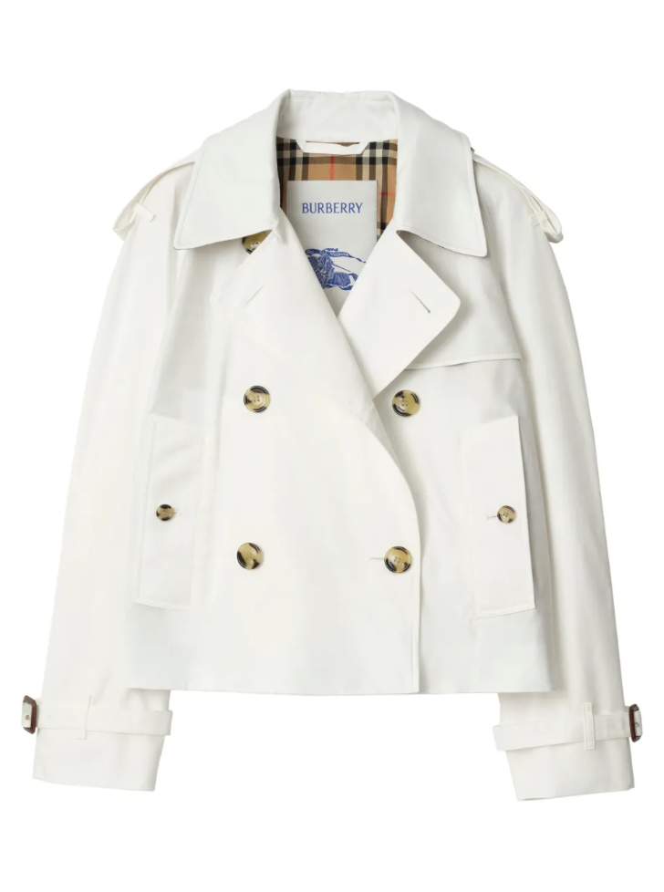 Το λευκό τζάκετ είναι το νέο essential της άνοιξης-2