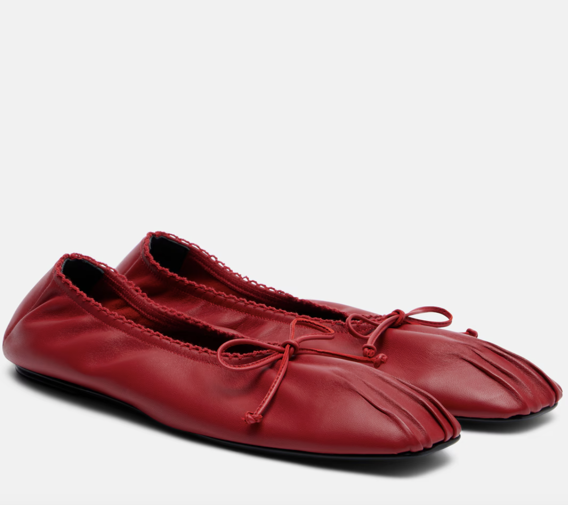 Οι μπαλαρίνες που θα φορέσουμε την άνοιξη 2026 ξεφεύγουν από τα συνηθισμένα-2