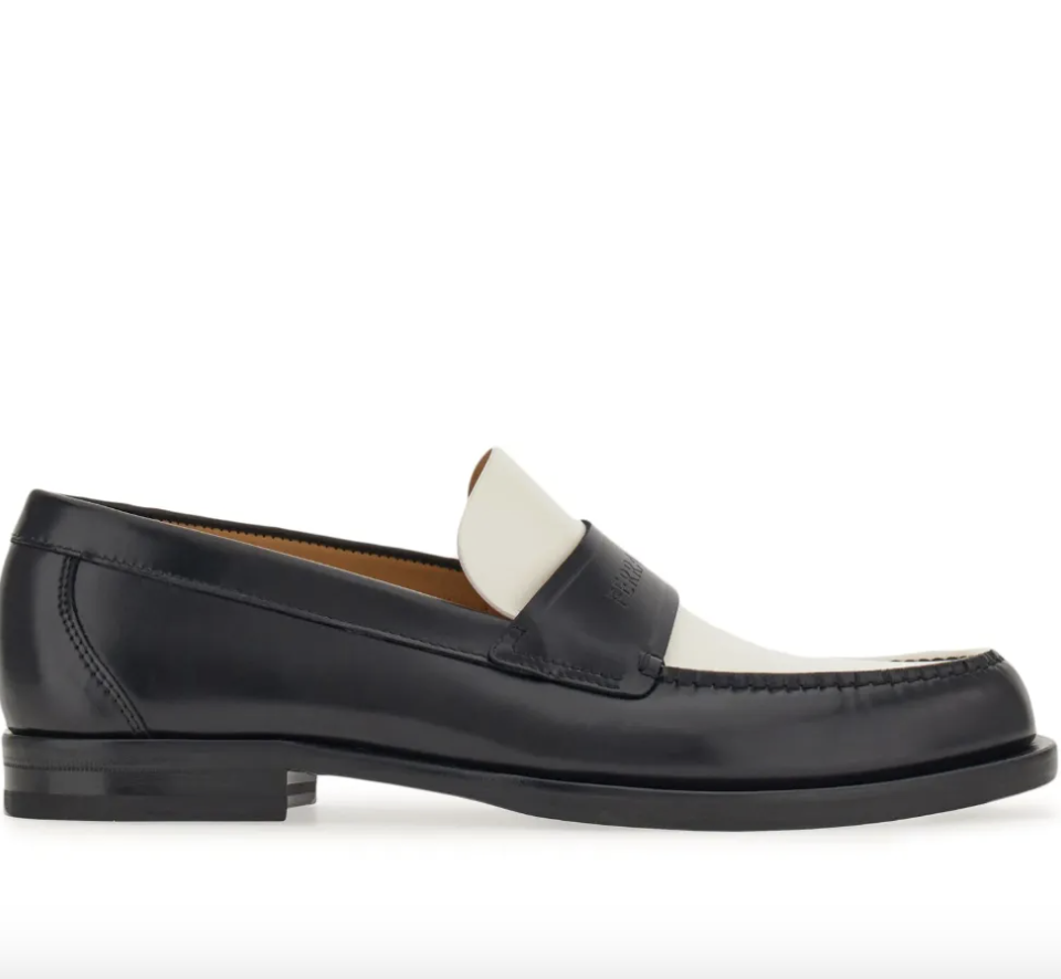 Τα ασπρόμαυρα loafers είναι η τάση που επανέρχεται από τα 50s-2