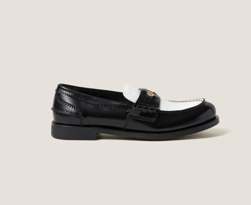 Τα ασπρόμαυρα loafers είναι η τάση που επανέρχεται από τα 50s-3