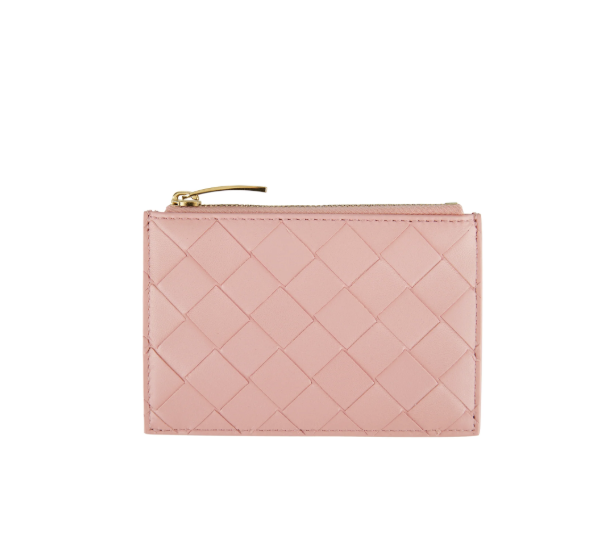 Τα most wanted (και πρακτικά) πορτοφόλια από τις fashion insiders-1