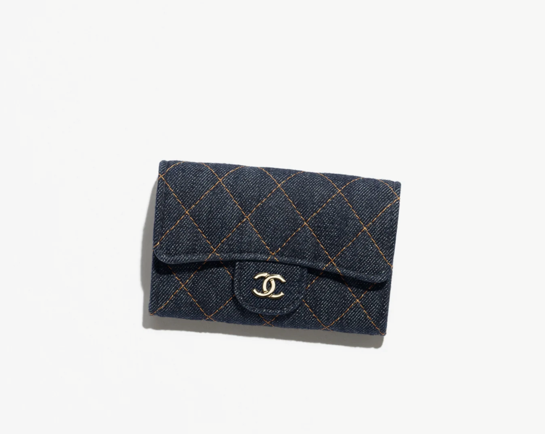 Τα most wanted (και πρακτικά) πορτοφόλια από τις fashion insiders-3