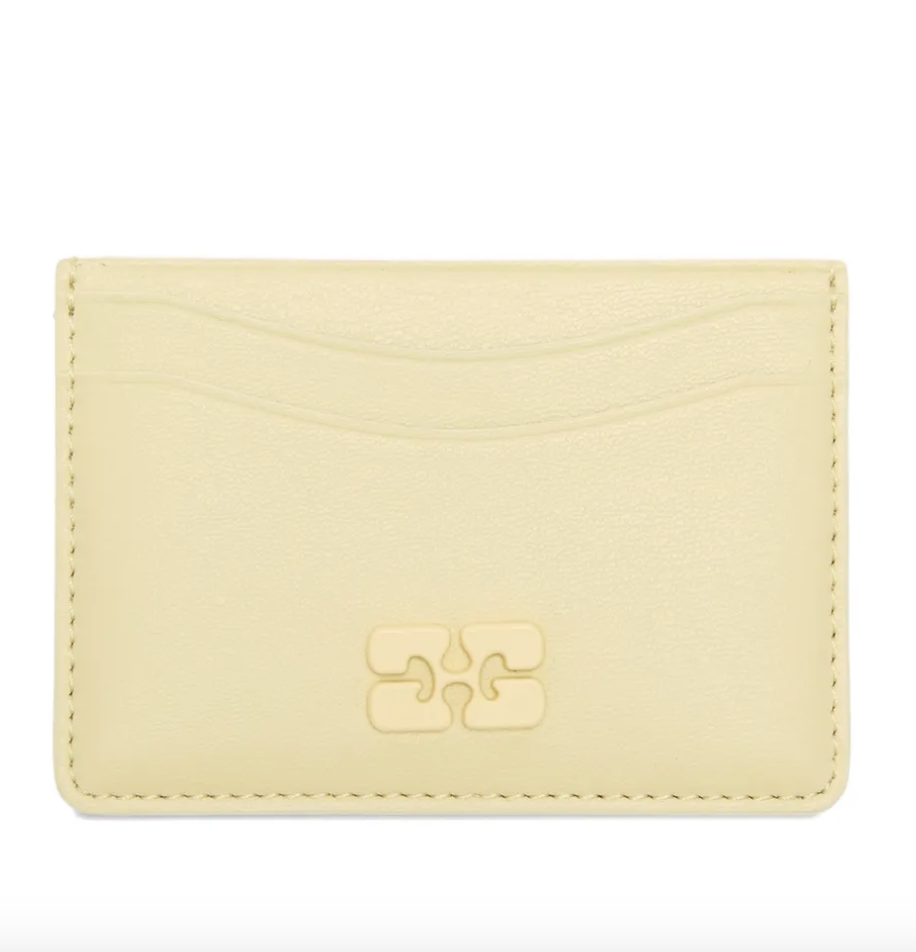 Τα most wanted (και πρακτικά) πορτοφόλια από τις fashion insiders-5