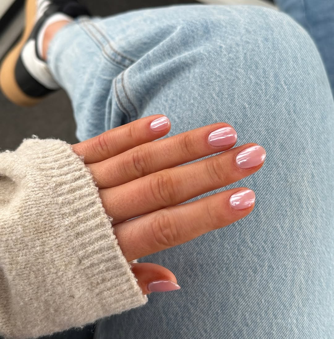 Rose Water Chrome Nails: Τo ροζ μανικιούρ που αλλάζει το στυλ της άνοιξης-1
