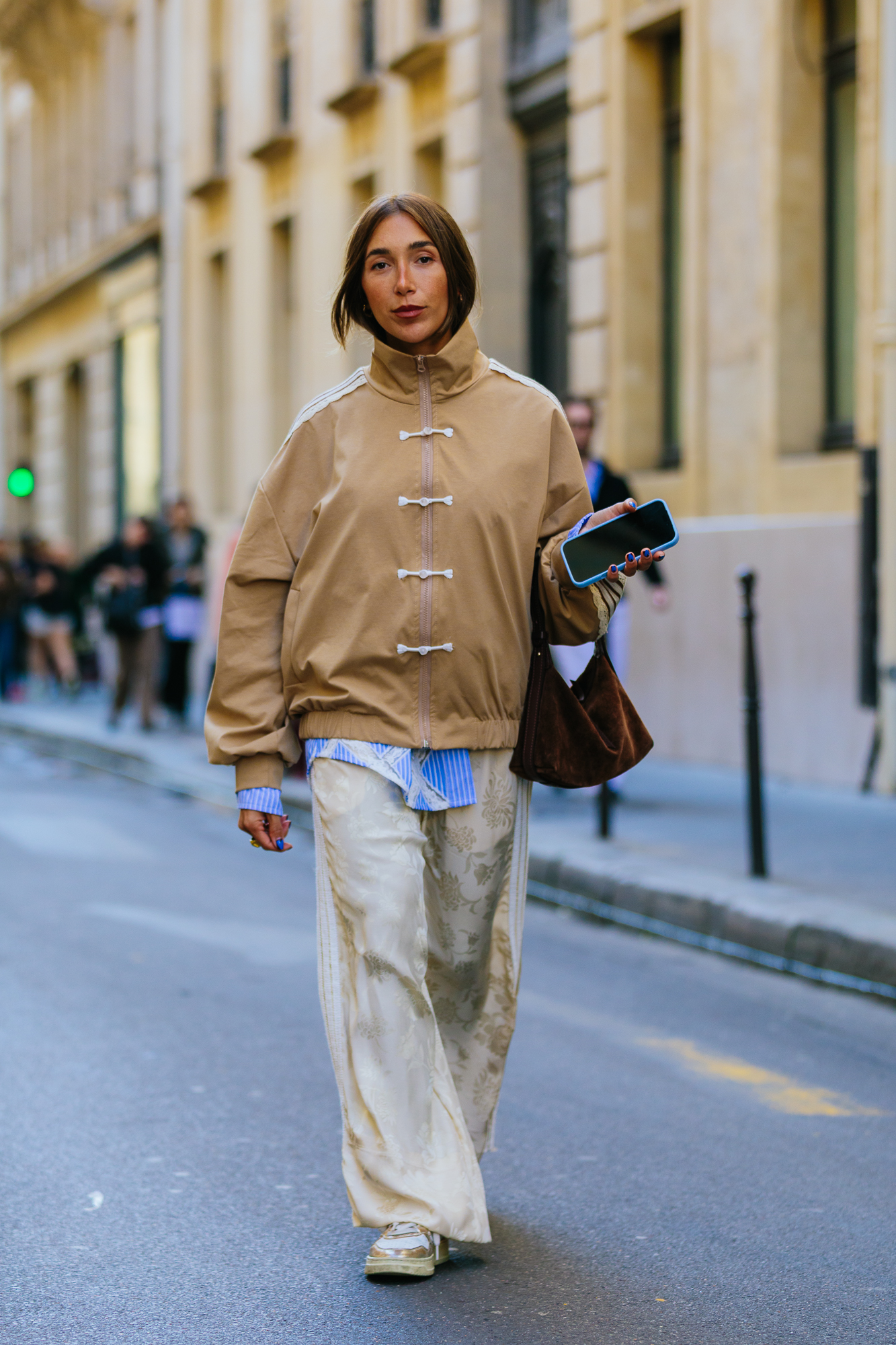 Οι 6 τάσεις στα mid-season πανωφόρια από το street style του Παρισιού-4