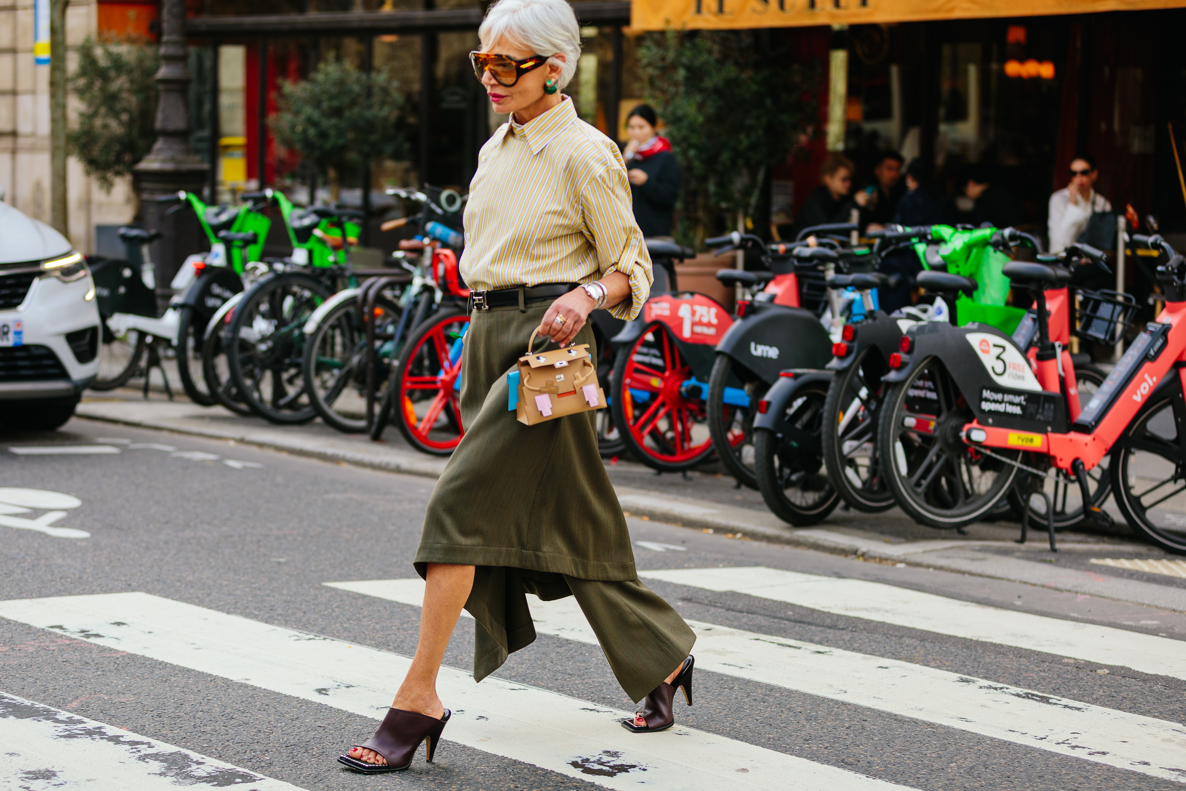 Εβδομάδα Μόδας Παρισιού: Οι καλύτερες street style στιγμές όπως τις κατέγραψε ο φακός της Vogue Greece-54