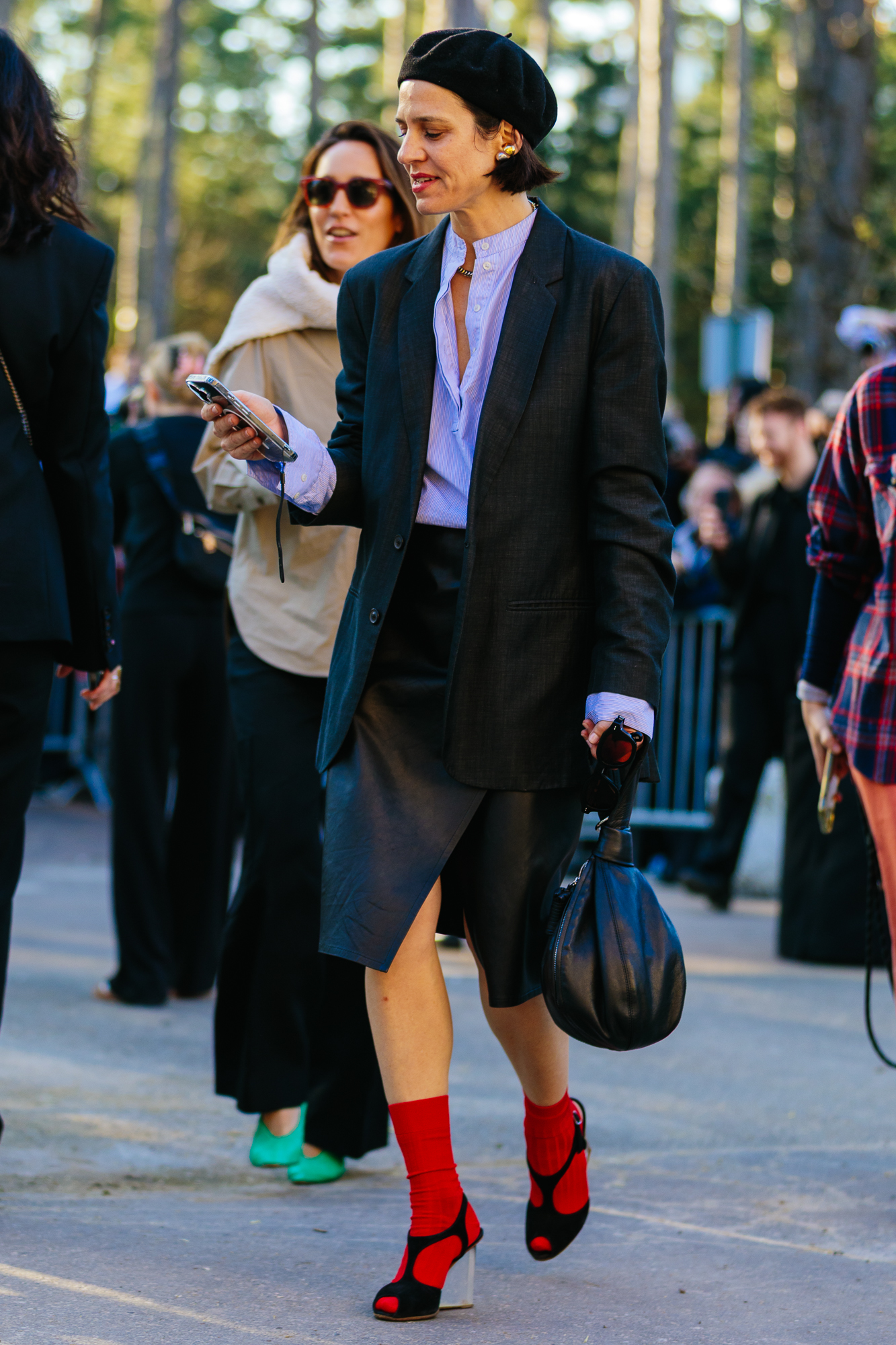 Εβδομάδα Μόδας Παρισιού: Οι καλύτερες street style στιγμές όπως τις κατέγραψε ο φακός της Vogue Greece-100