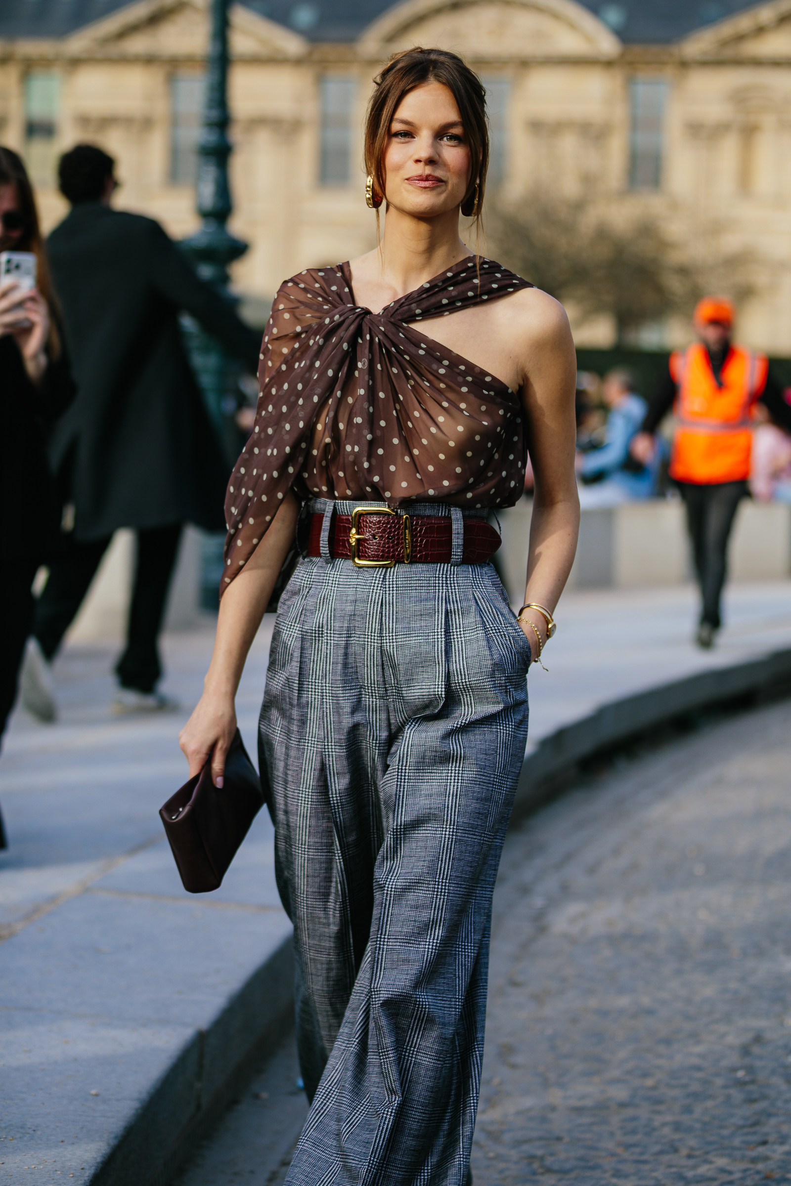 Εβδομάδα Μόδας Παρισιού: Οι καλύτερες street style στιγμές όπως τις κατέγραψε ο φακός της Vogue Greece-58