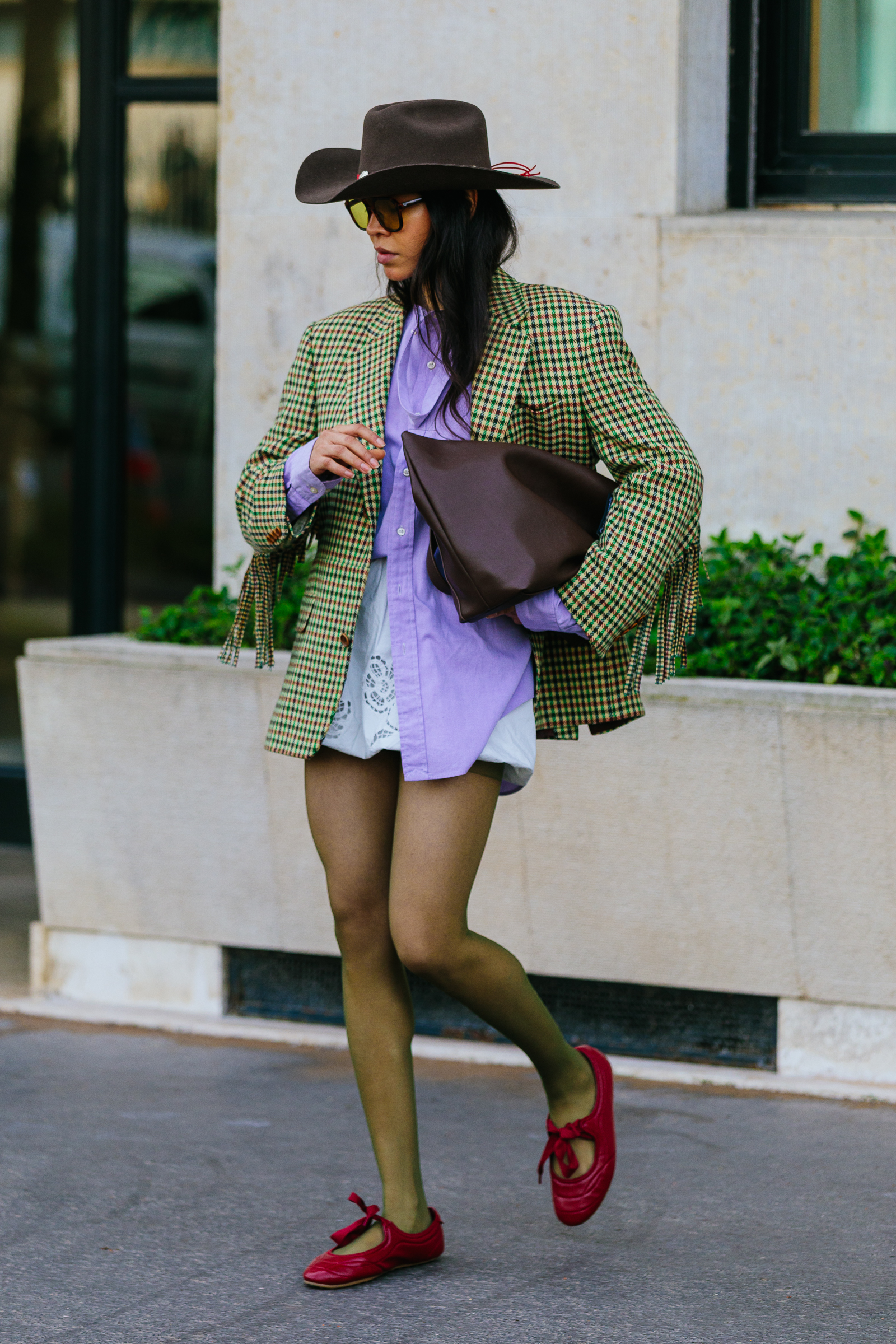 Το street style της Εβδομάδας Μόδας Παρισιού έδειξε το χρώμα της άνοιξης 2026-1