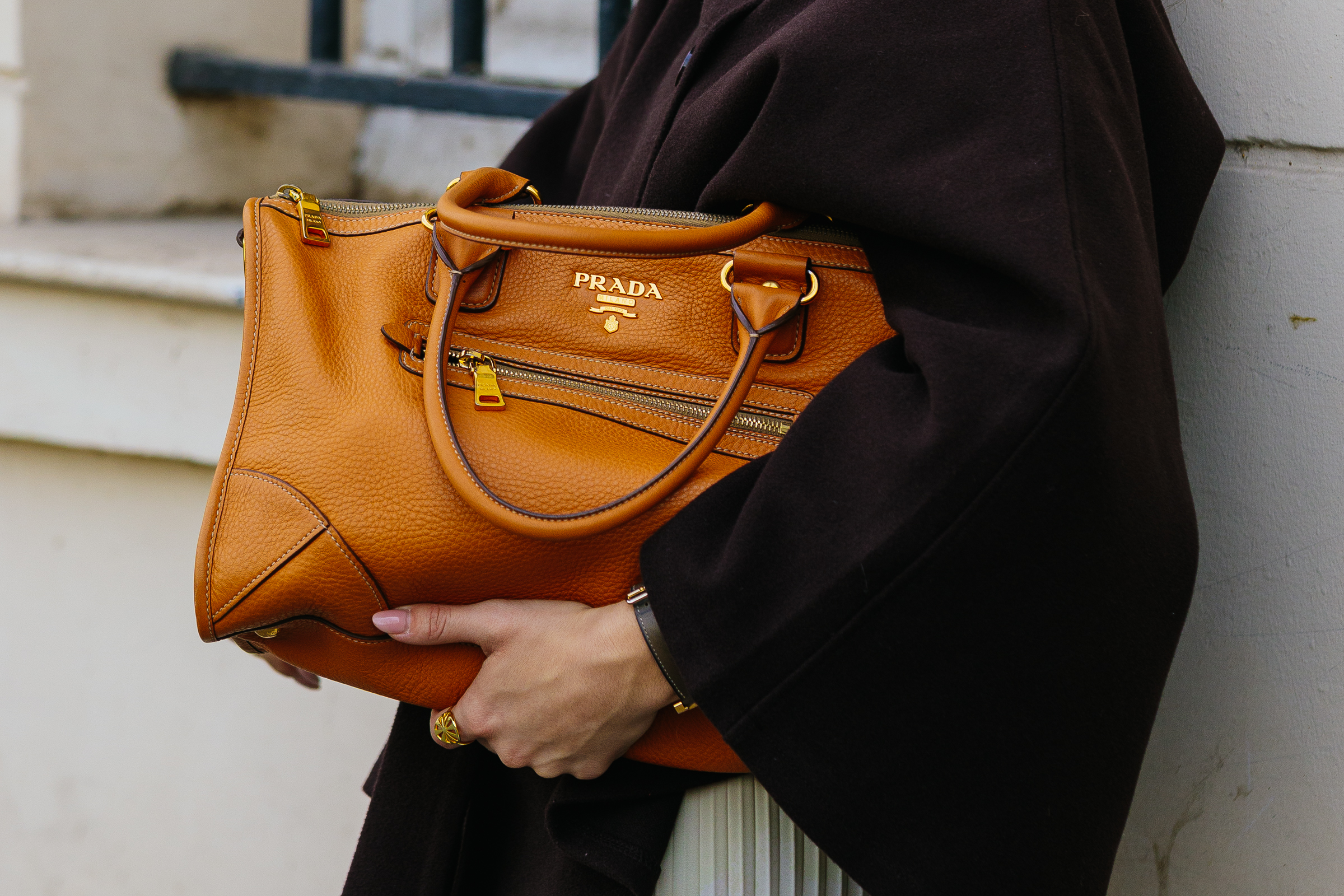 Οι χρωματιστές τσάντες είναι το bag trend που ξεχώρισε στο street style του Παρισιού-5