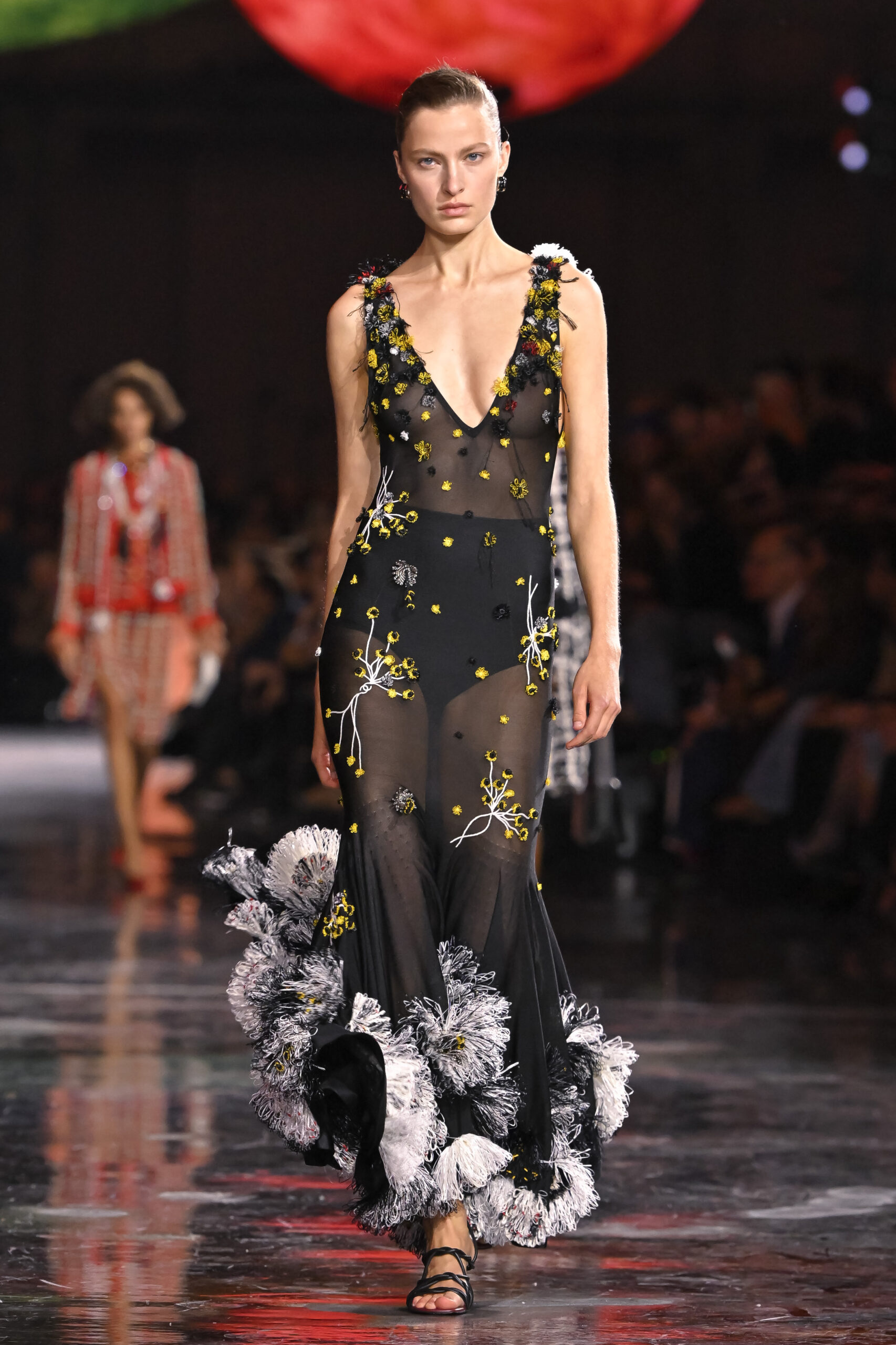 Maxi φόρεμα: 5 τάσεις από τα catwalks για το καλοκαίρι 2026-1