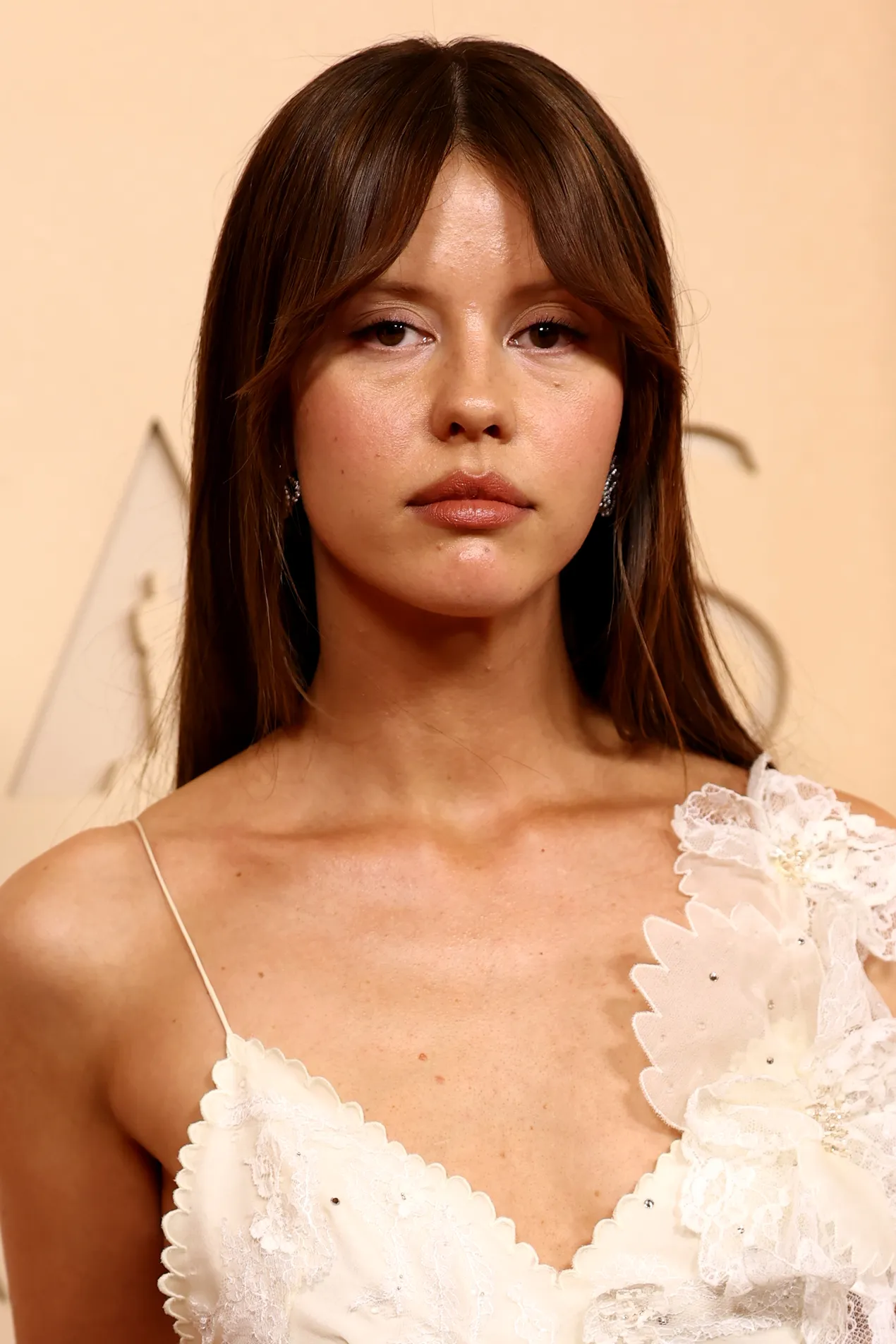 U-shaped fringe: Το κούρεμα που σμιλεύει το πρόσωπο και ανορθώνει τα χαρακτηριστικά είναι η τοπ τάση του 2026-1