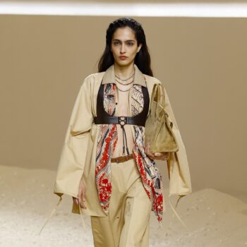 scarf-styling-οι-πιο-ενδιαφέροντες-τρόποι-να-φορέ-393932