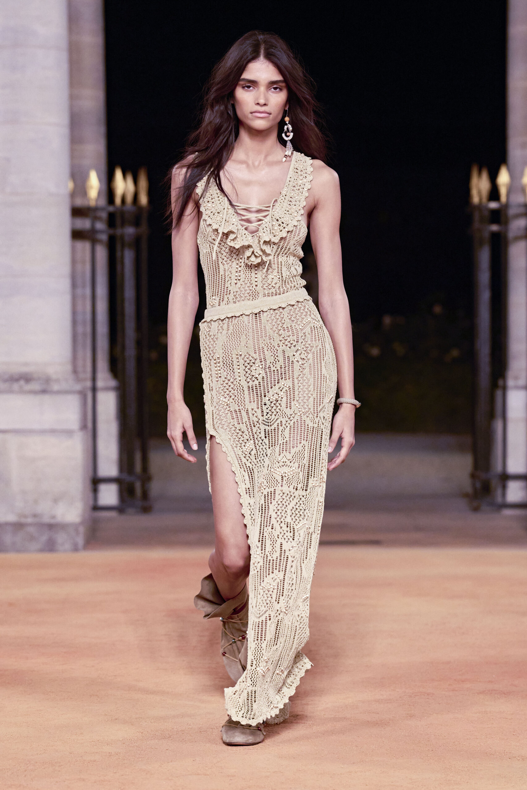 Maxi φόρεμα: 5 τάσεις από τα catwalks για το καλοκαίρι 2026-6