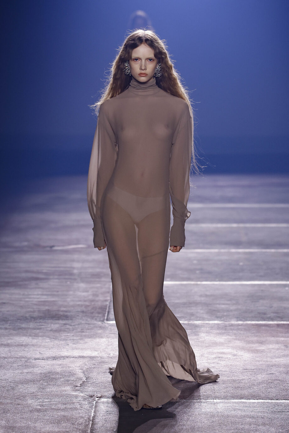 maxi-φόρεμα-5-τάσεις-από-τα-catwalks-για-το-καλοκαί-393943