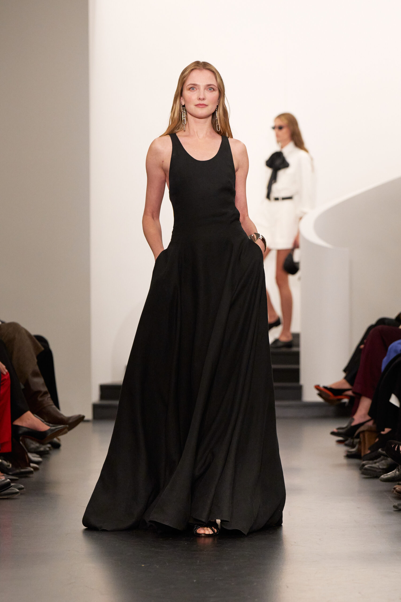 Maxi φόρεμα: 5 τάσεις από τα catwalks για το καλοκαίρι 2026-7