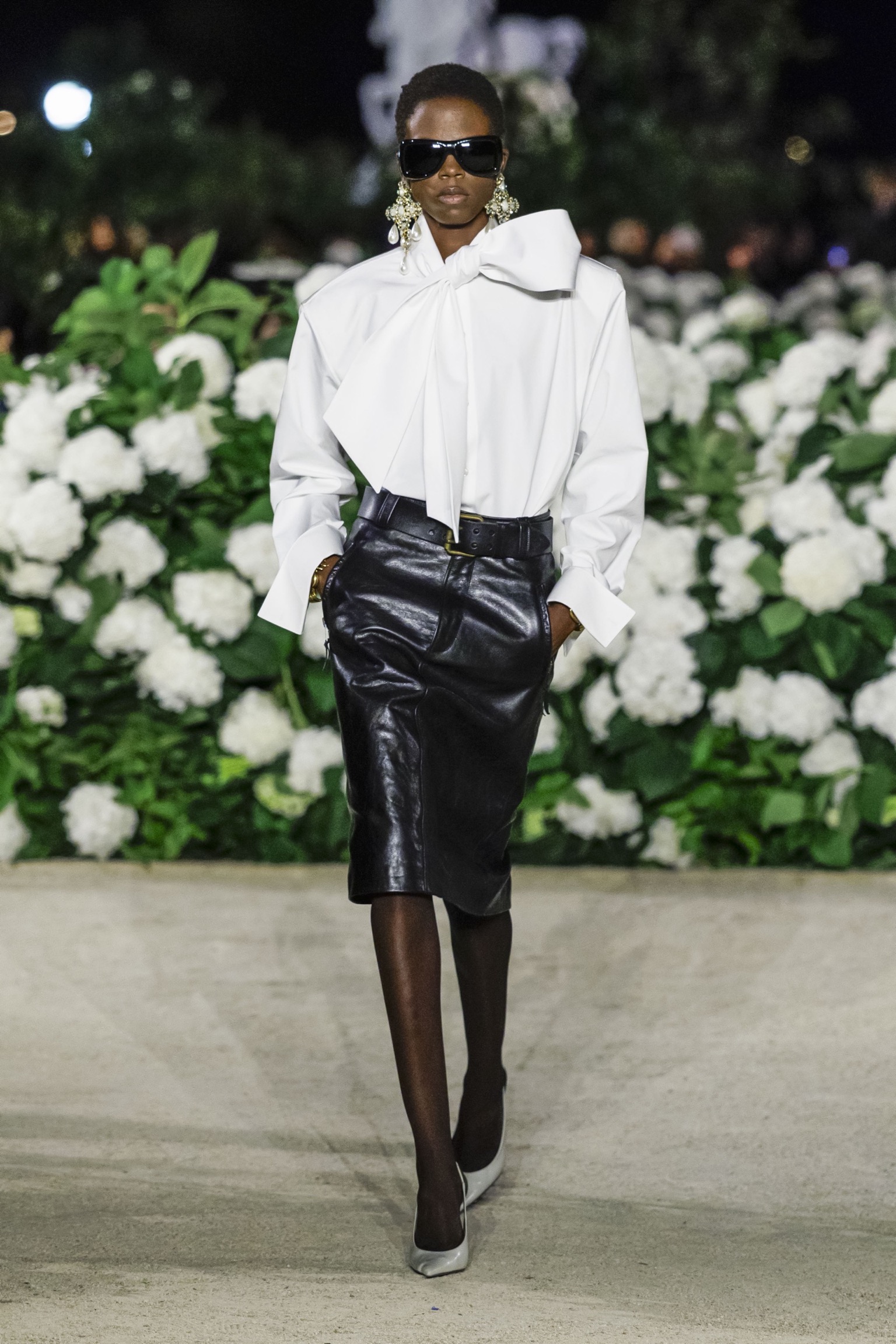 Λευκό πουκάμισο στο γραφείο: Οι τρόποι να το φορέσουμε-4