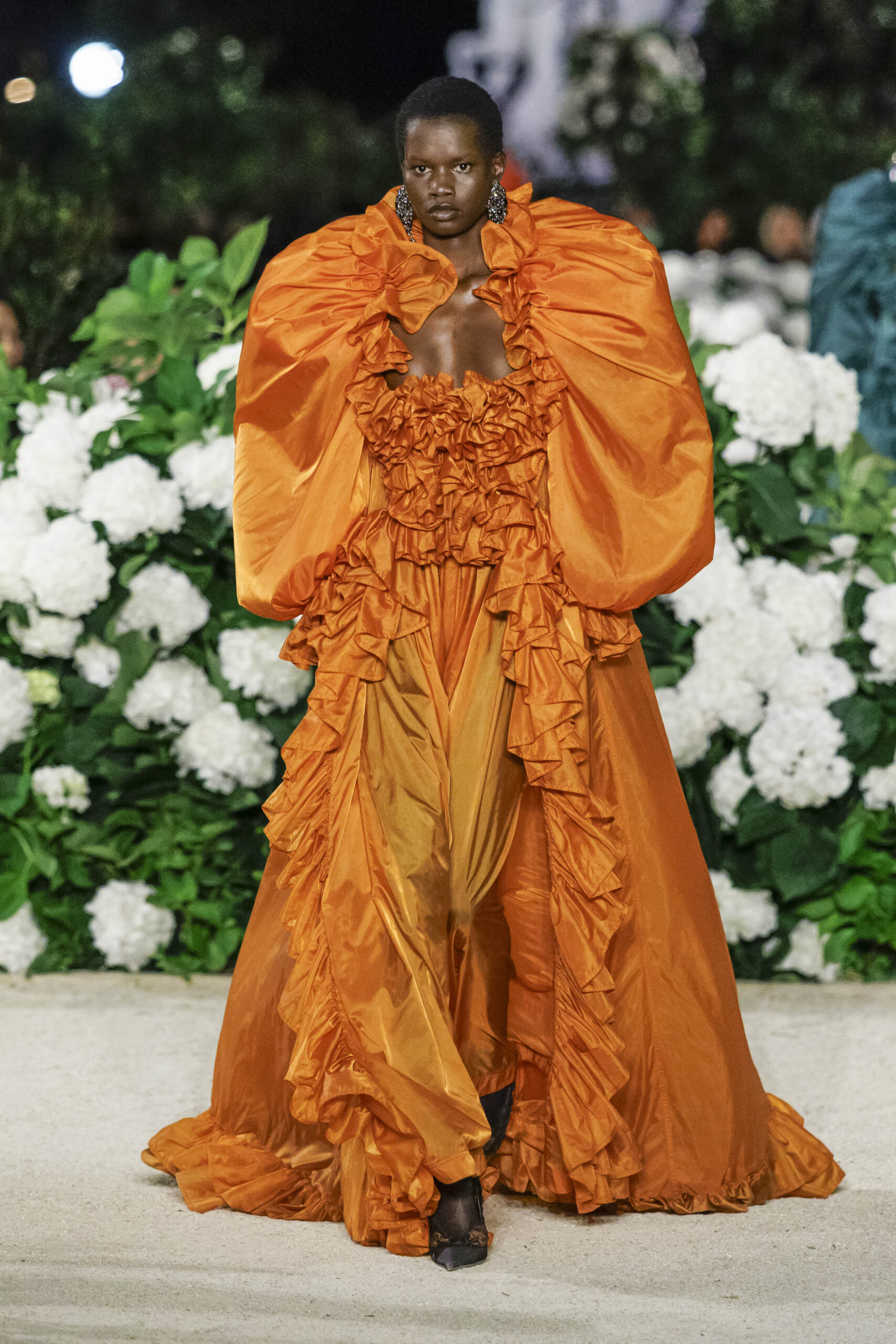 Maxi φόρεμα: 5 τάσεις από τα catwalks για το καλοκαίρι 2026-2