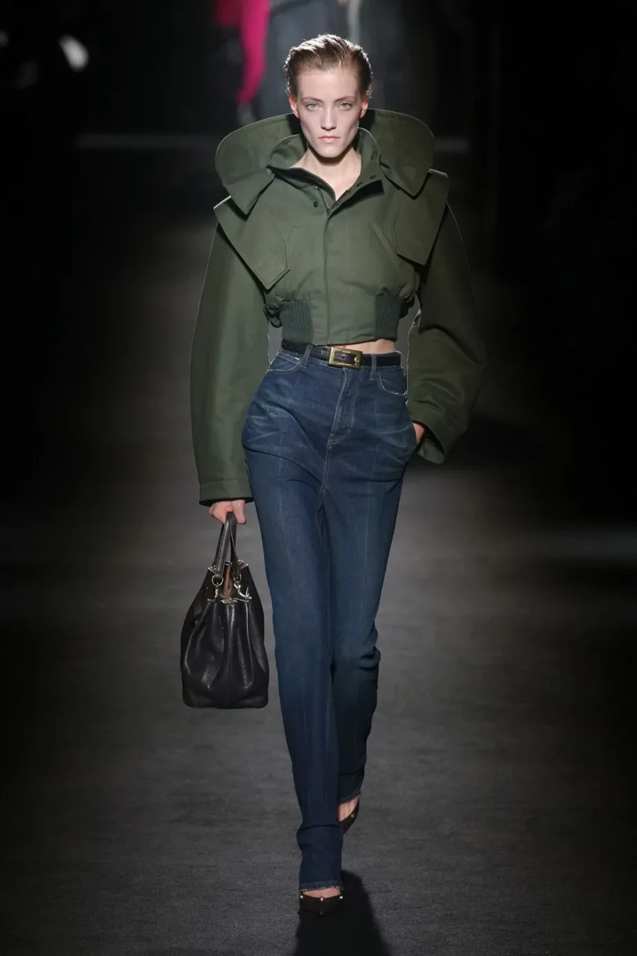 balenciaga-fw26-27-μια-εναλλαγή-φωτός-και-σκιάς-που-πε-394331