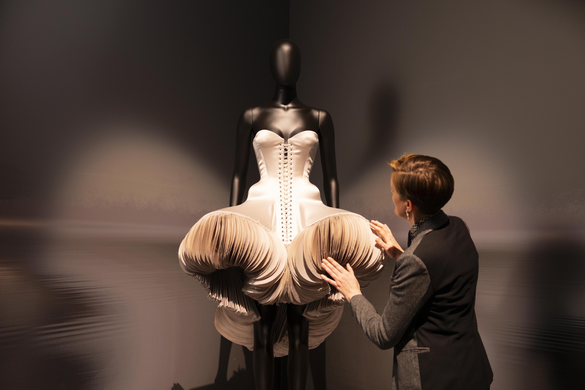 Shocking Genius: Η έκθεση Schiaparelli στο V&A είναι ο πιο δυνατός λόγος να ταξιδέψετε τώρα στο Λονδίνο-5