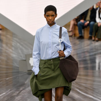 τα-σατέν-mules-είναι-η-νέα-μας-εμμονή-398970