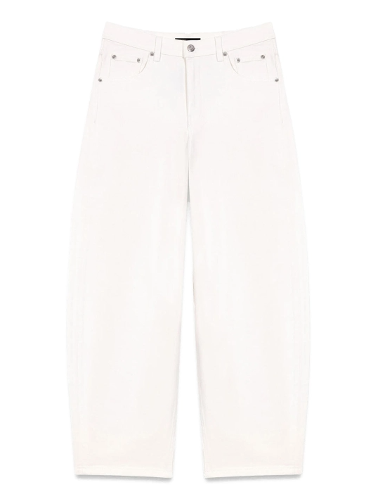 Λευκό τζιν: Οι ωραιότεροι συνδυασμοί για ανοιξιάτικα city looks-10