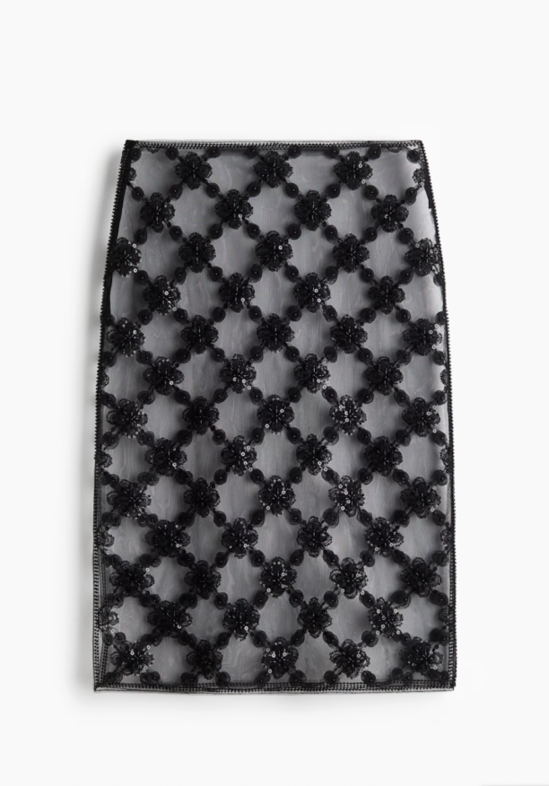 Διάφανη φούστα: Θα τη φορέσουμε όπως στα 90s-6