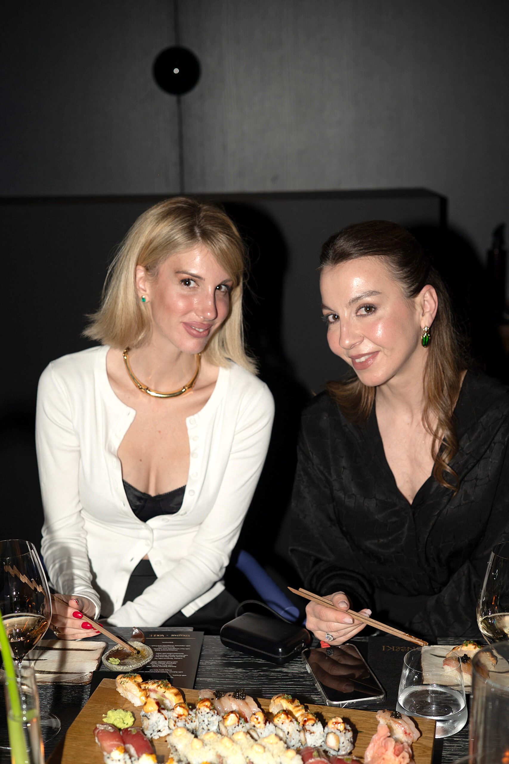 Vogue Greece x Kérastase: Οι πιο εντυπωσιακές εμφανίσεις από το black & gold dinner-23