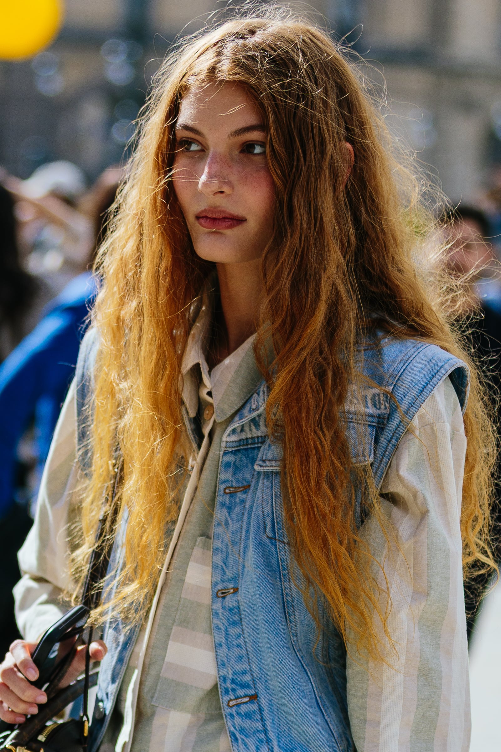 Πρωινό λούσιμο ή βραδινό; Η σωστή ώρα μπορεί να επηρεάσει την ποιότητα των μαλλιών σας-1