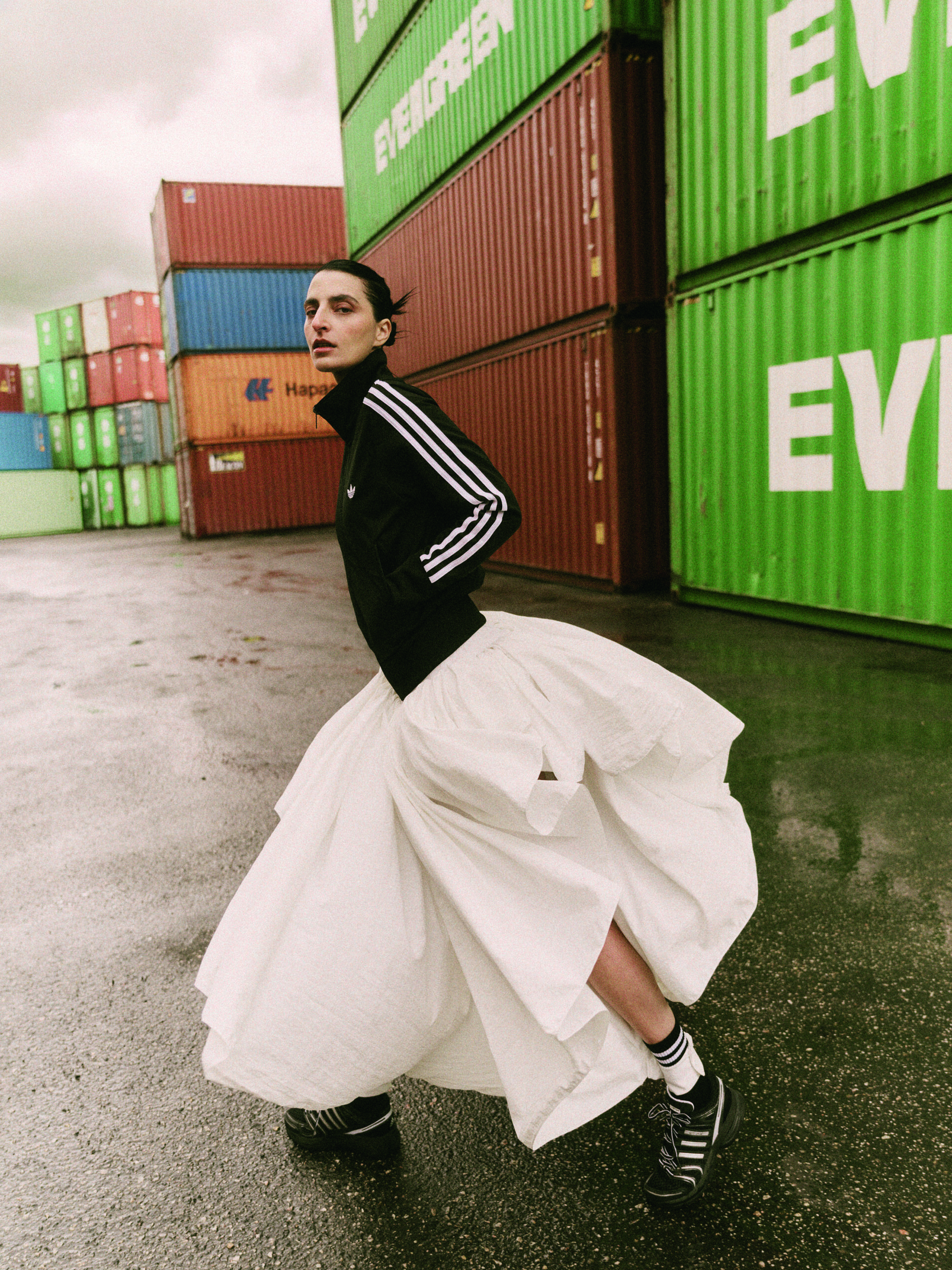 Τα νέα sneakers Adistar Control 5 της adidas εξερευνούν την ουσία του προσωπικού στυλ-2