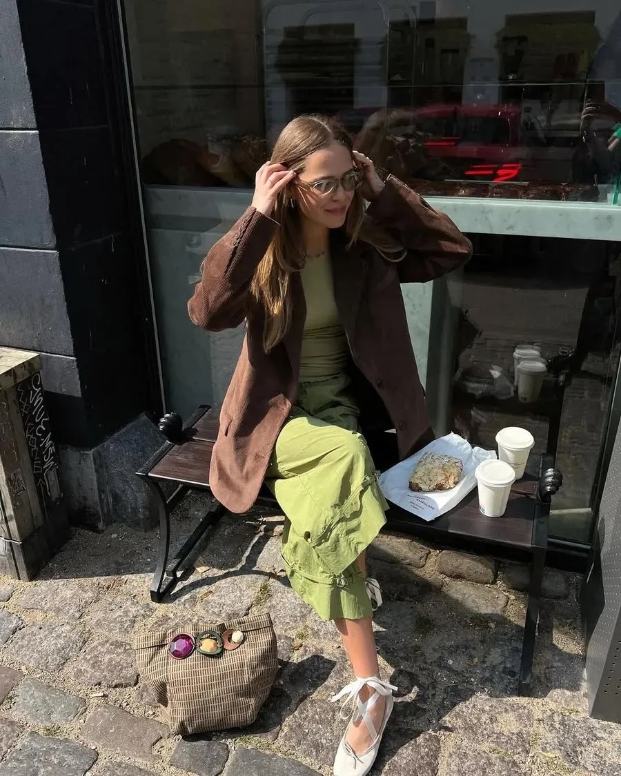 Βallet flats με κορδόνια: Aυτή είναι η νέα, must-have εκδοχή του καλοκαιριού-2