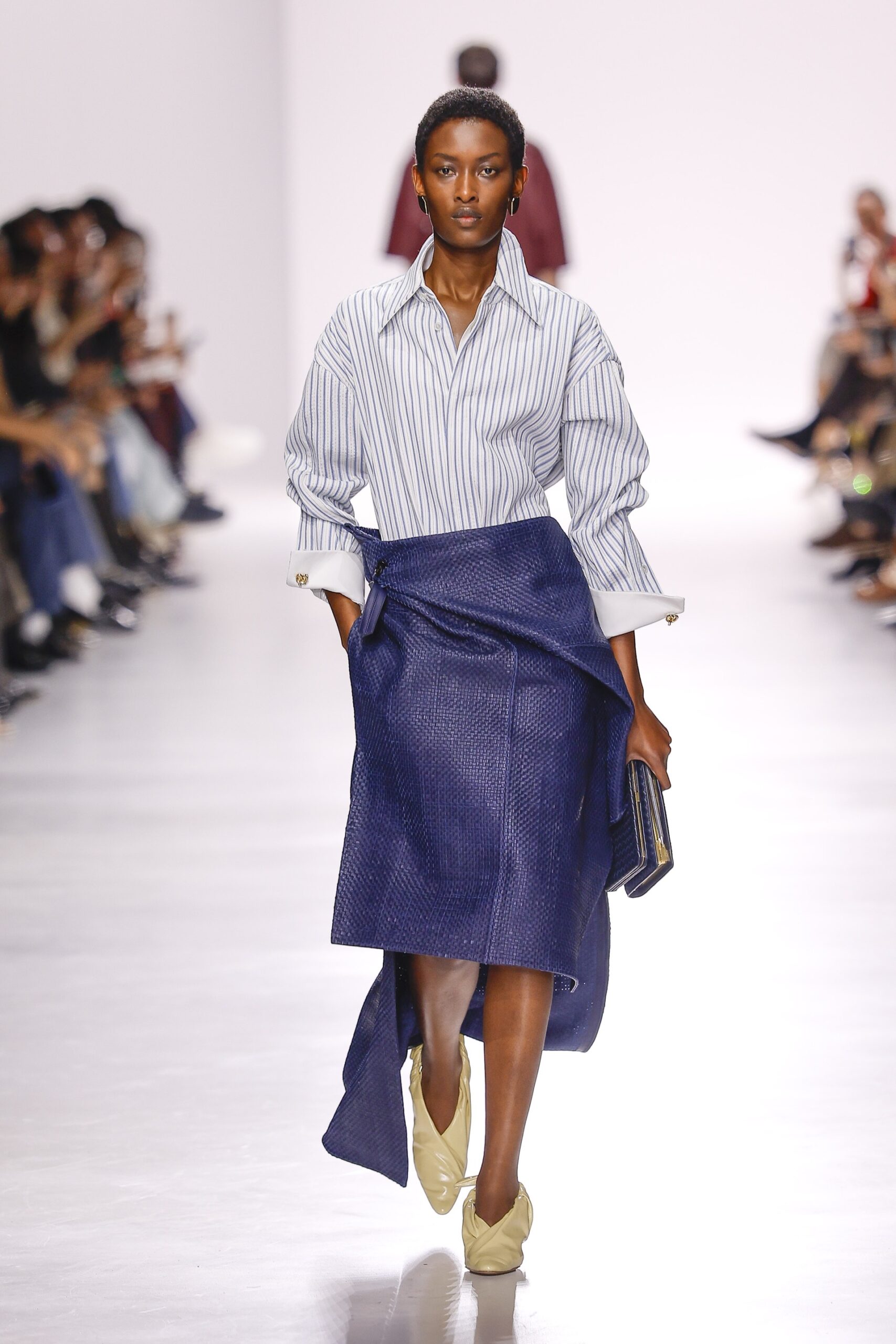 Η φούστα του καλοκαιριού θα είναι ασύμμετρη-1