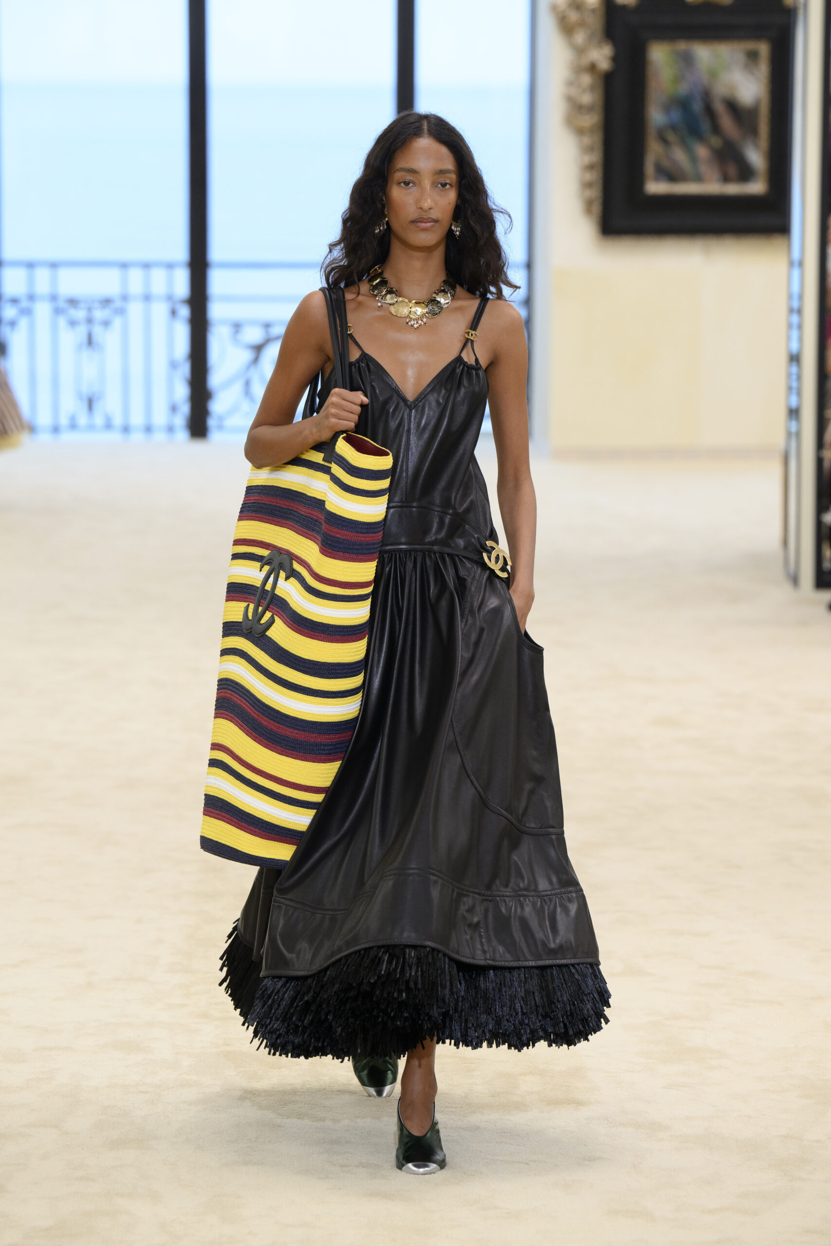 Οι ψάθινες τσάντες του οίκου Chanel μπήκαν στην καλοκαιρινή wishlist μας-1