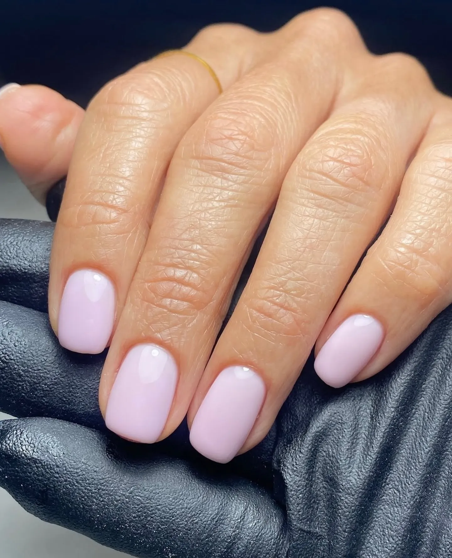 Το νέο λιλά μανικιούρ είναι τόσο ουδέτερο όσο και το nude-1