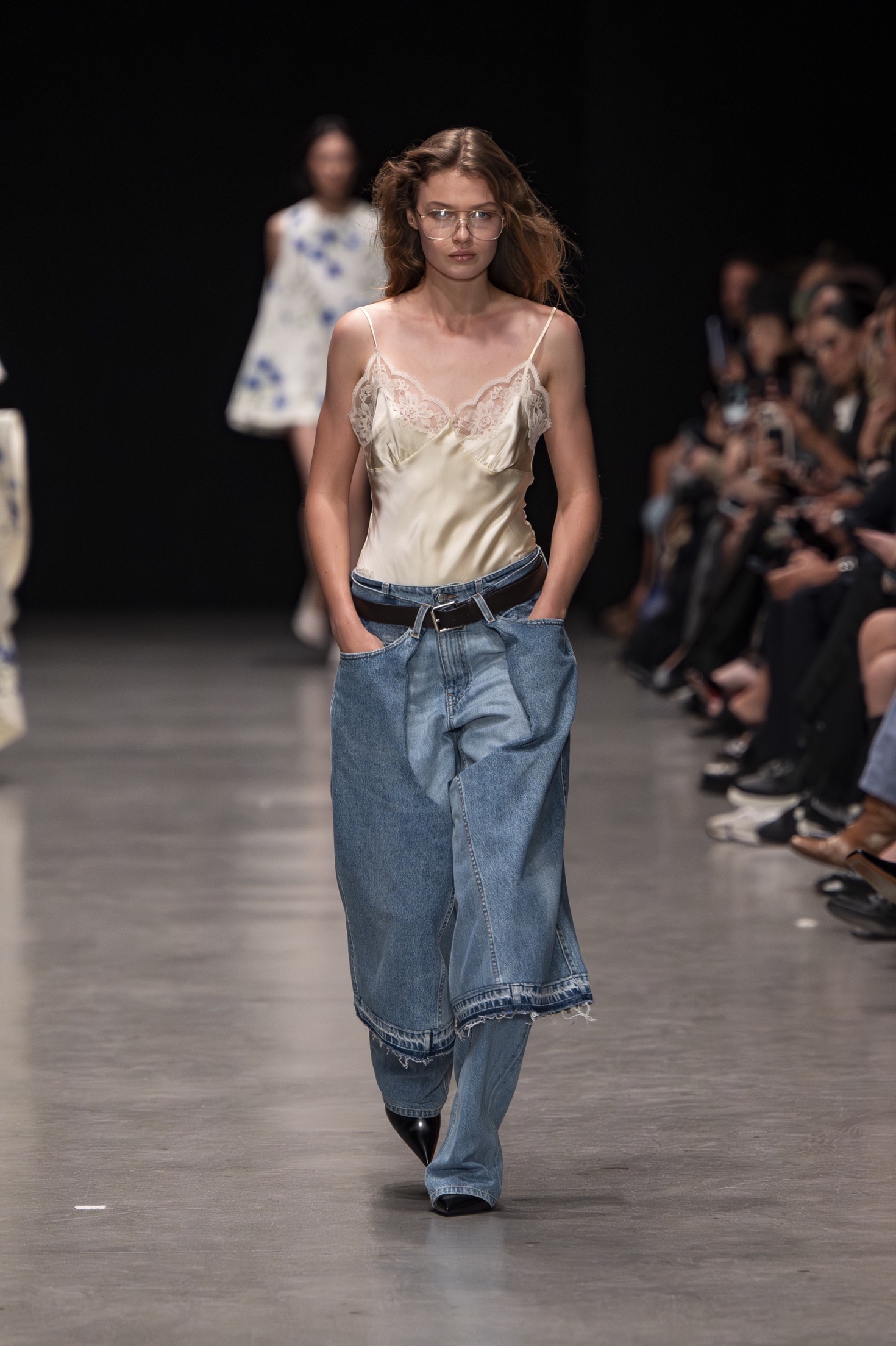 Από τα micro shorts, στις slip skirts, αυτές είναι οι 90s τάσεις που επιστρέφουν-5