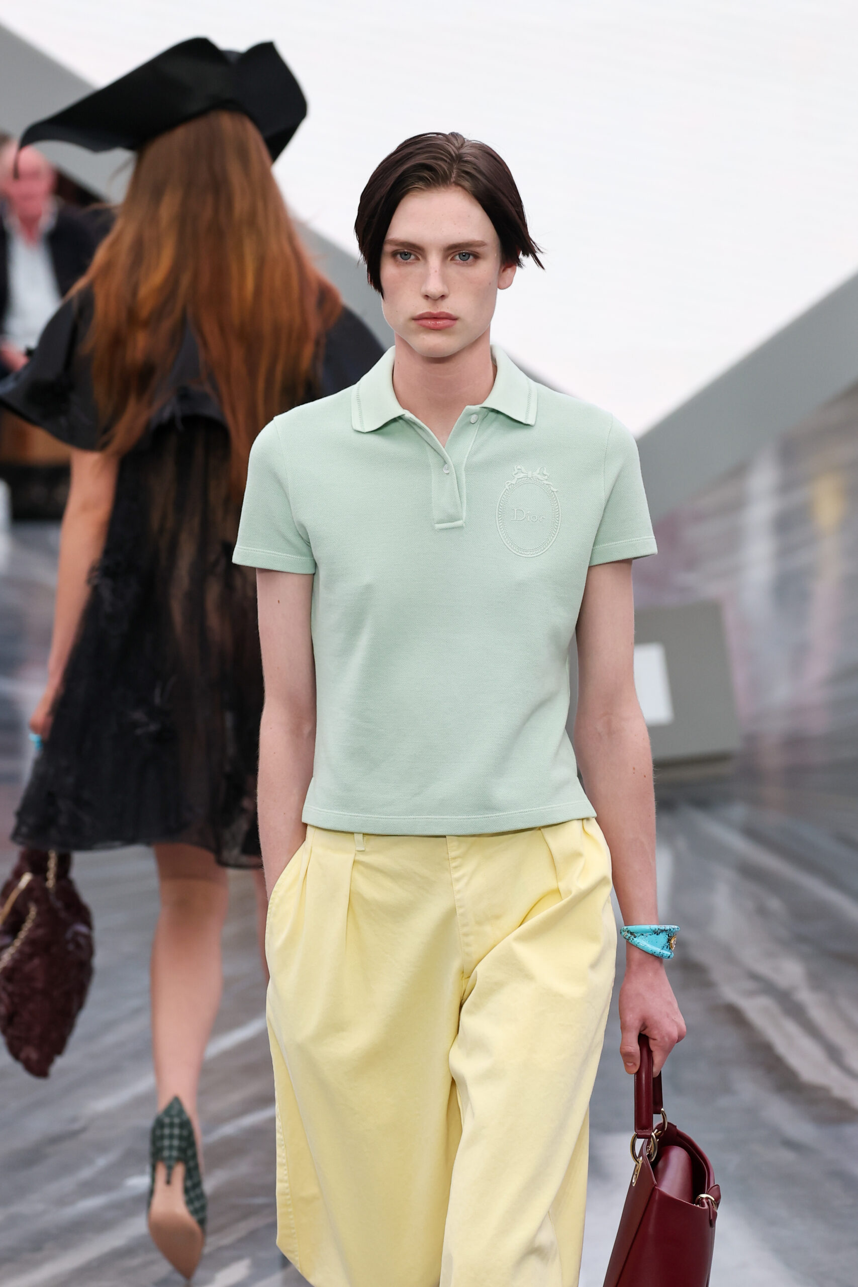 Sage green: Το απροσδόκητο χρώμα της άνοιξης είναι το νέο neutral-1